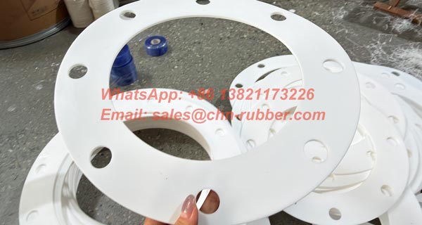 Multidirectional fibrous micro-structure of expanded ePTFE flat gasket sealing uneven glass-lined flange